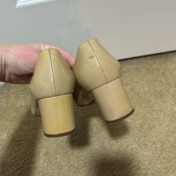 Kate Spade Dijon Gold Bow Patent Leather Pumps - Picture 5 of 9